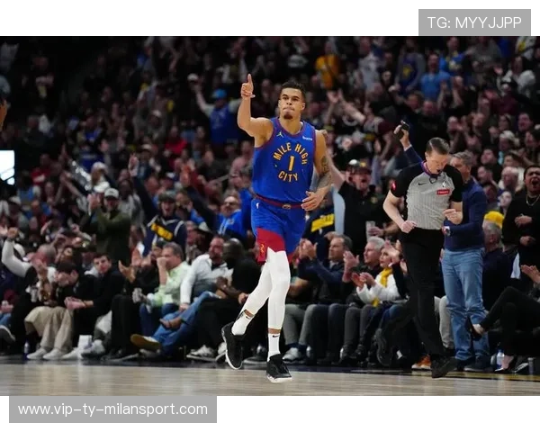 唐斯篮板抢下后二次进攻得分，森林狼展现霸气