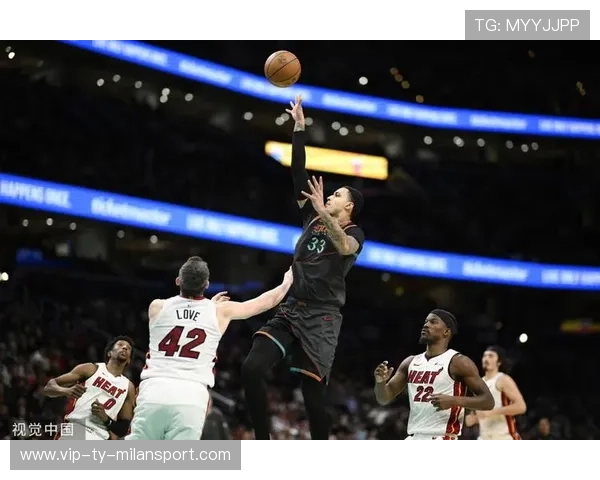 巴特勒背身转身得分，热火在末节反超比分