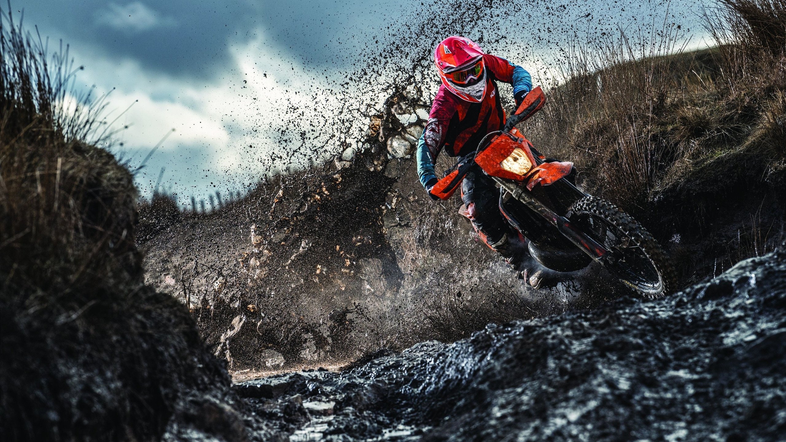 替补轮换发挥成胜负关键，替补队员被换下场后,在该局中可以再上场